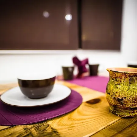 Green & Traditional Studio Apartment